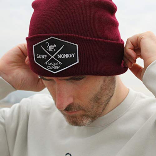 41B6njvcAlL.jpg Surf Monkey Beanie Gorro de Punto Unisex Adulto - Talla única - Gorro Invierno - Parche Bordado - Diseño en Punto canalé Granate