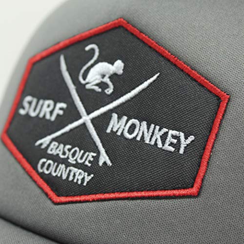 510CMEK733L.jpg Surf Monkey Gorra Trucker Acolchada Ajustable con Rejilla - Gorras de Hombre Gris Rojo