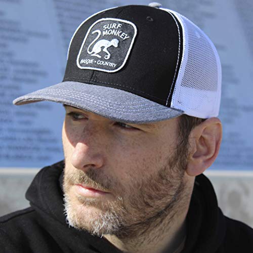 51Ajz1dpjZL.jpg Surf Monkey Gorra Tipo Trucker - Visera Curvada - Gorra Ajustable Snapback - Parche Bordado Surf Monkey - Diseño de 5 Paneles 24 48h - Surfing The Basque Country Negro Blanco