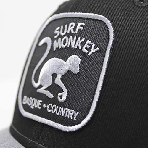 51L-SKxatcL.jpg Surf Monkey Gorra Tipo Trucker - Visera Curvada - Gorra Ajustable Snapback - Parche Bordado Surf Monkey - Diseño de 5 Paneles 24 48h - Surfing The Basque Country Negro Blanco