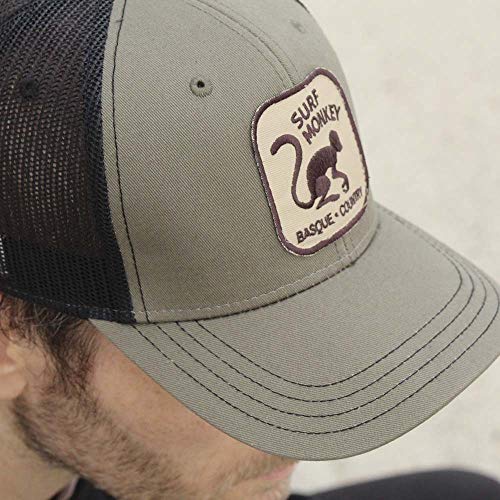 51xLszgqZKL.jpg Surf Monkey Gorra Tipo Trucker - Visera Curvada - Gorra Ajustable Snapback - Parche Bordado Surf Monkey - Diseño de 5 Paneles 24 48h - Surfing The Basque Country Oliva Negro